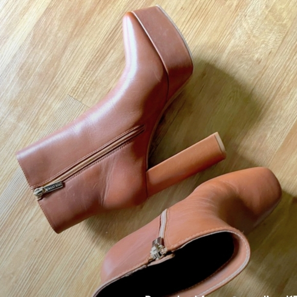 Gianni Bini taupe brown tan platform heeled boot bootie shoe - Picture 2 of 4